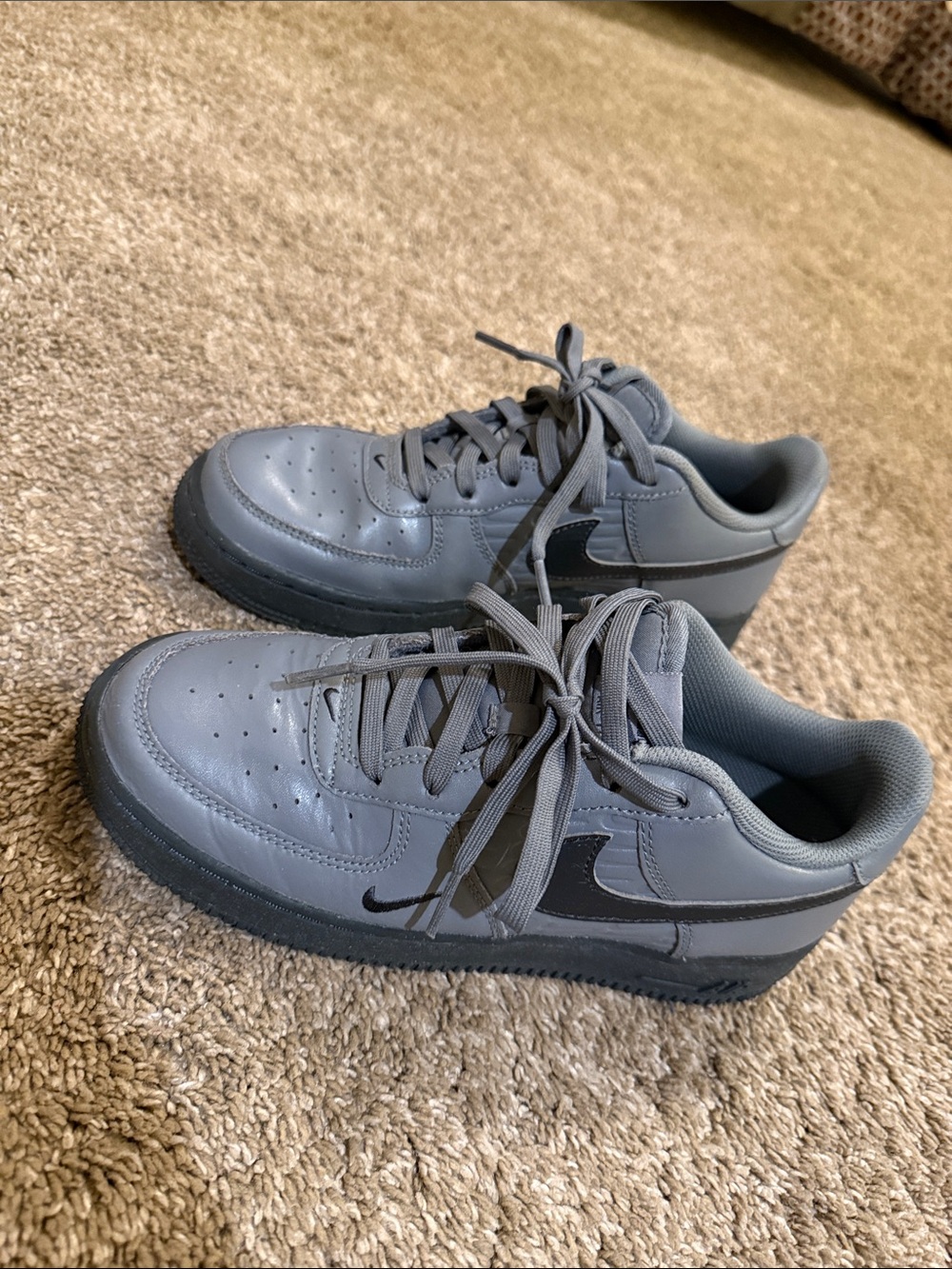 Nike Men’s Low-Top Sneakers in Solid Gray with Black Swoosh